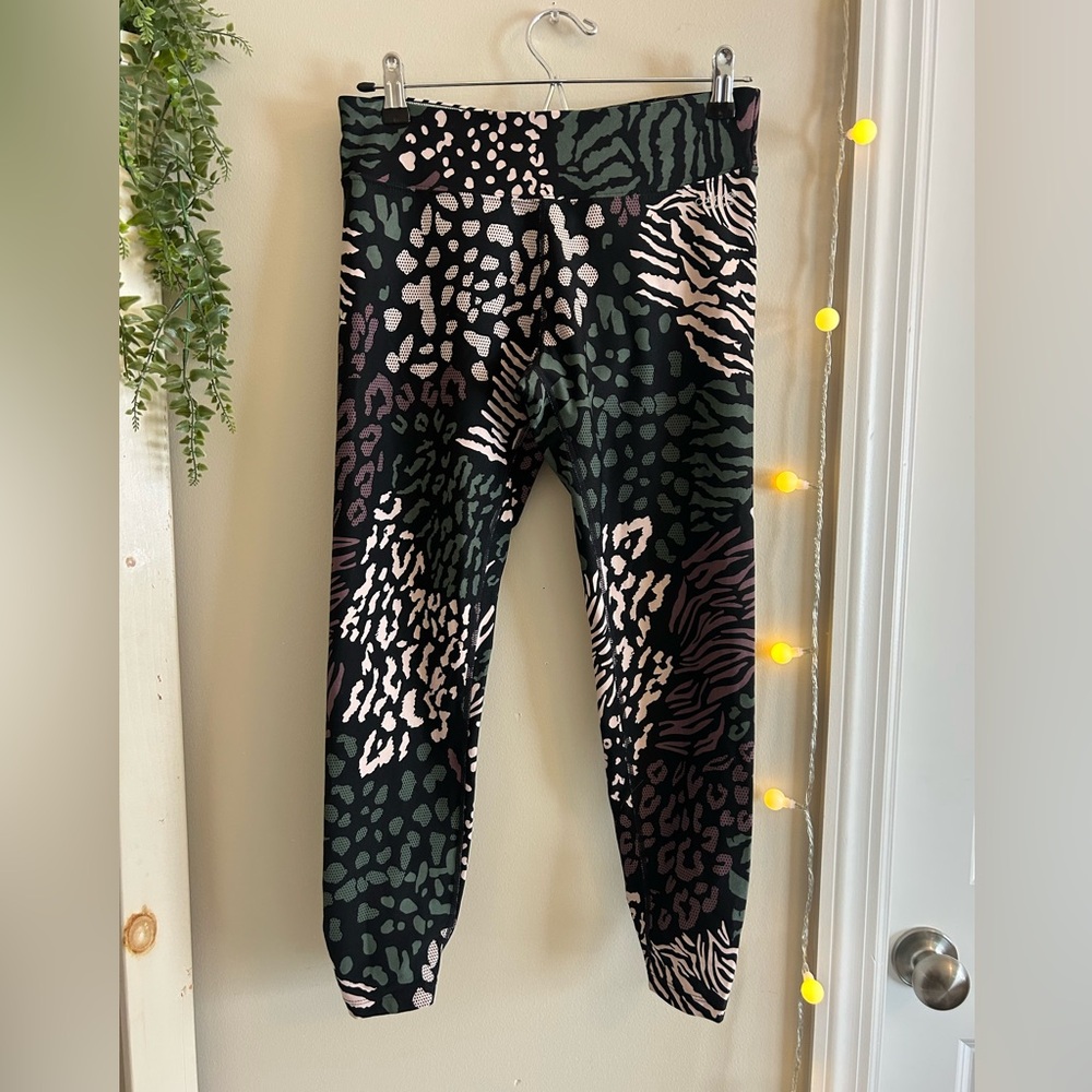 Clavin Klein Performance Animal Print Leggings -Medium
